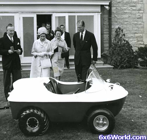 queen-with-penguin-small